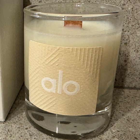 ALO Yoga Love Candle 2oz - Picture 5 of 6